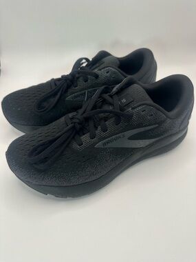 Brooks Men's Black Athletic Running Shoes - All-Black Design